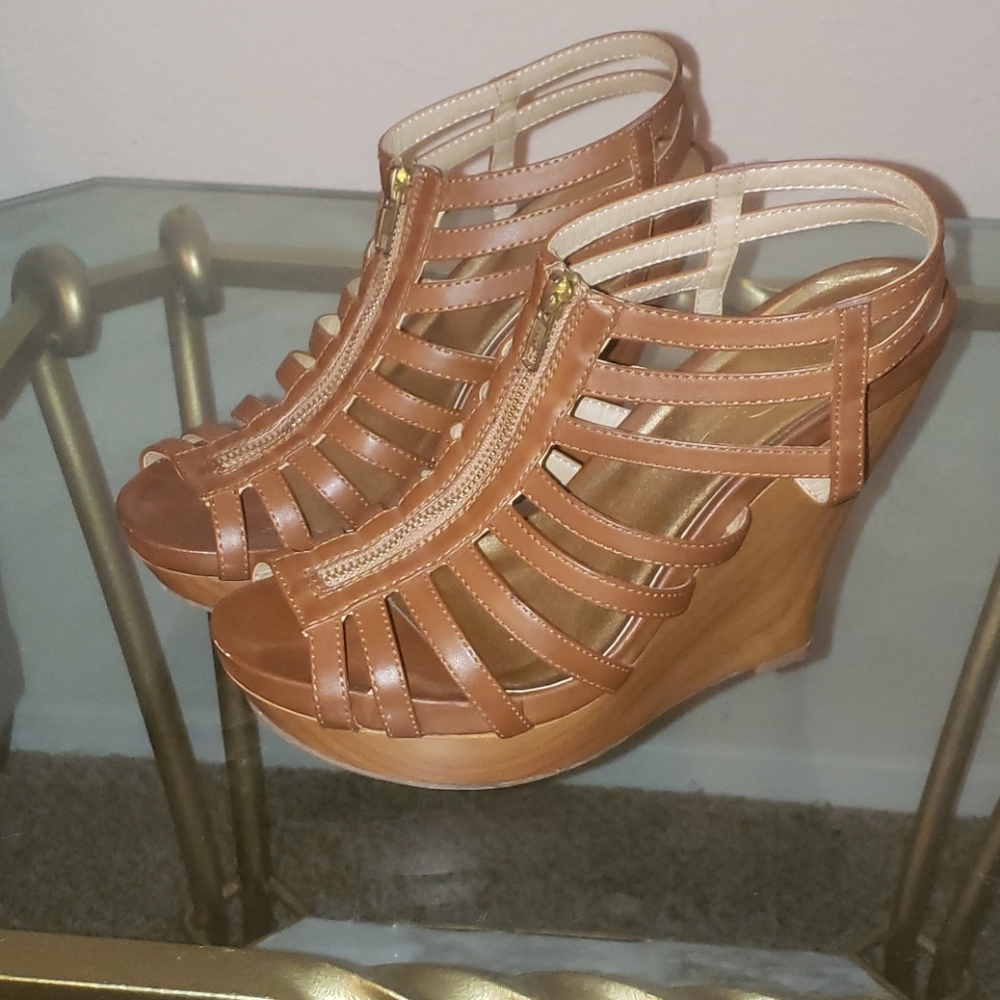 Shoe